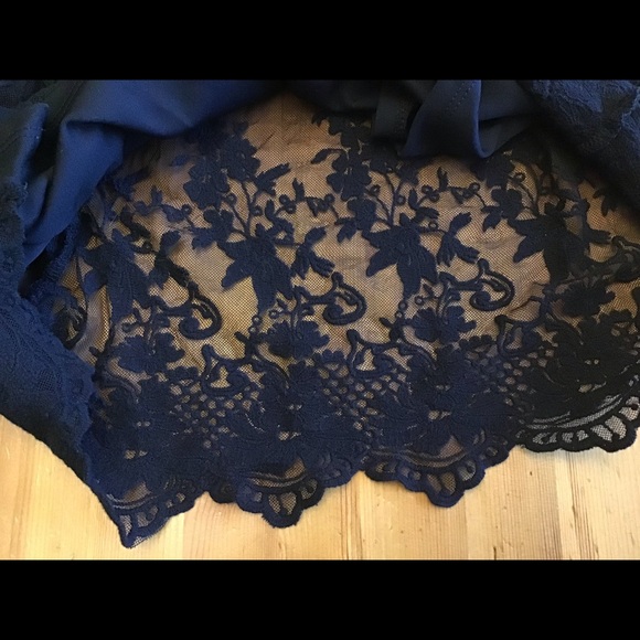 TORRID EMBROIDERED LACE SHORT MESH BLACK SZ 4 - Picture 5 of 11